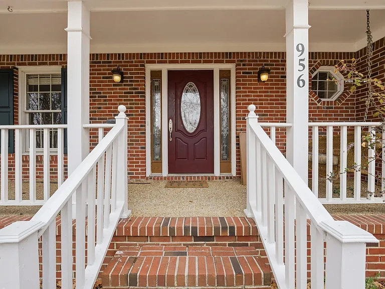 956 Copper Stone Cir — Photo 1