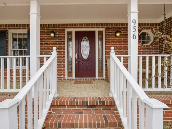 956 Copper Stone Cir, Chesapeake, VA 23320