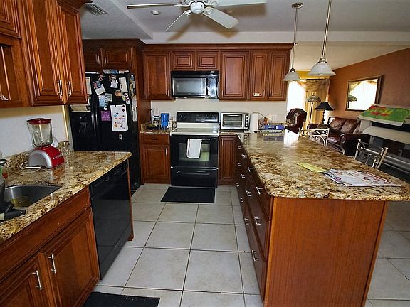 4th image of 208 Sonora Dr
