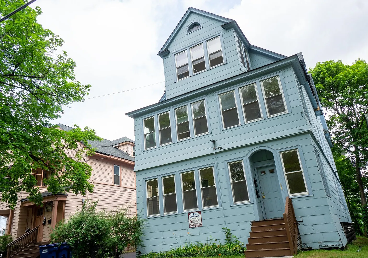 1215 Madison Apt 1 - Available 7/1/2027 - 3 Bedroom Apartment with Great View of Thornden Park — Photo 1