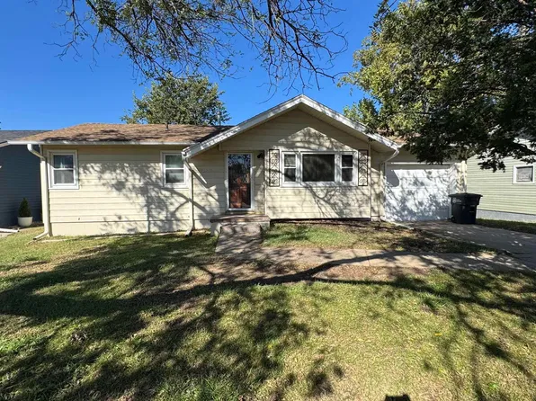 4828 Polk St, Omaha, NE 68117