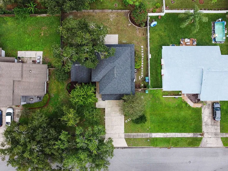 3909 Stonehaven Rd — Photo 4