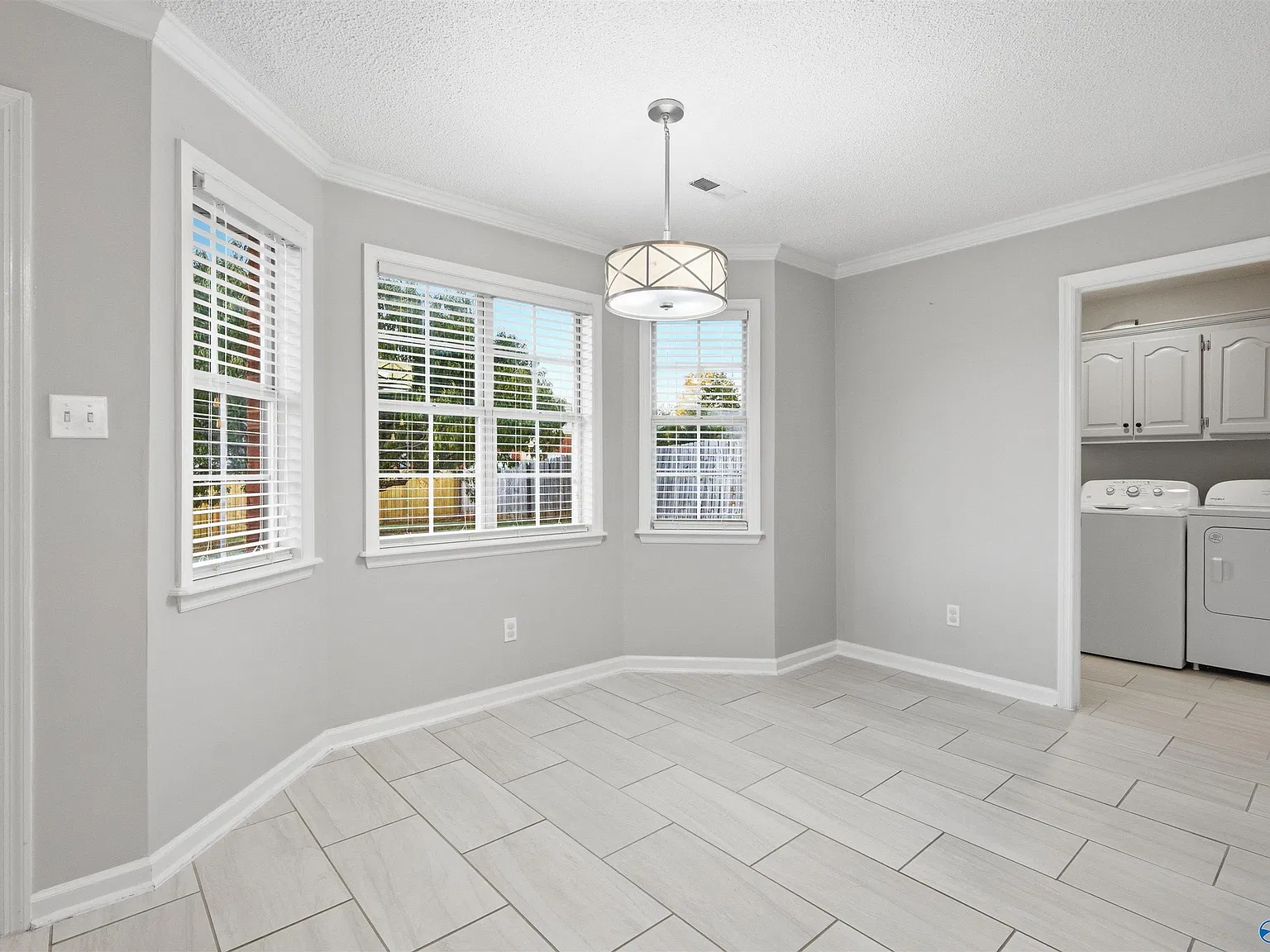 3 bed, 2.0 bath, 1728 sqft, $1,850 — Photo 3