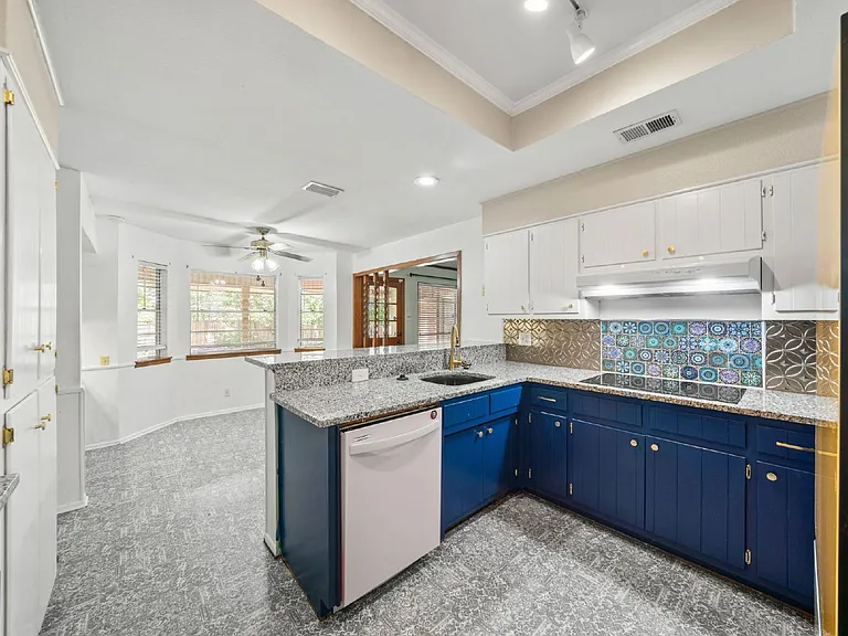 6015 Windhaven Dr — Photo 24