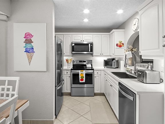 3rd image of 11431 Lakeview Drive #5-C