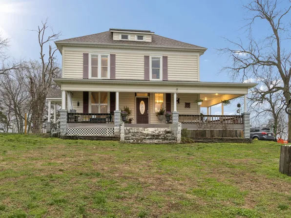 202 Kings Highway, Greenfield, MO 65661