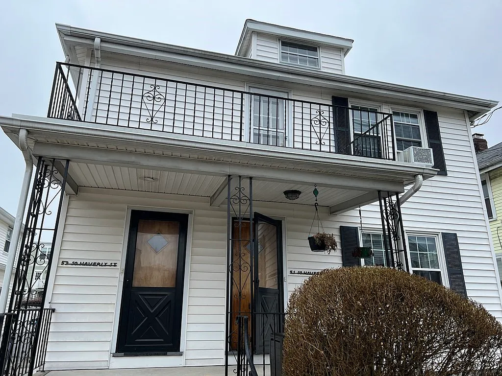 Building Photo - 51-53 S Waverly St #2