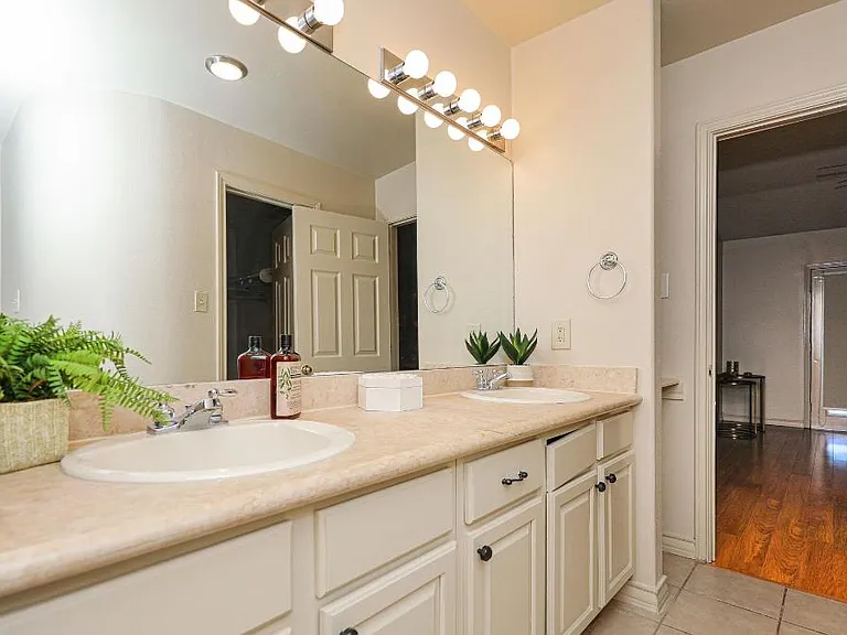 7521 Country Club Dr #307 — Photo 14