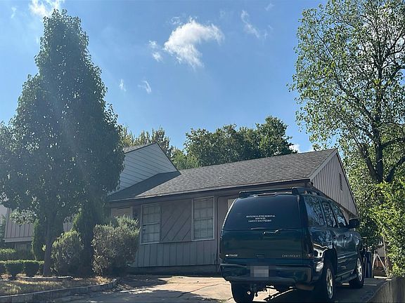 2nd image of 1002 Montclair Dr
