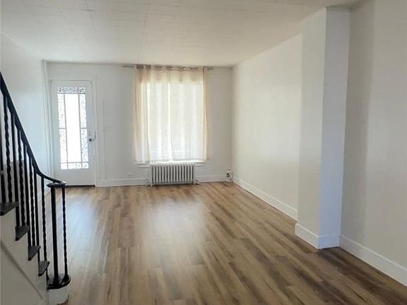 4th image of 622 Park St