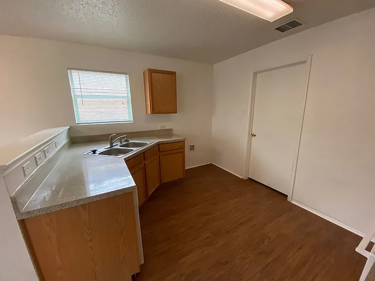 5008 Waterford Dr — Photo 8