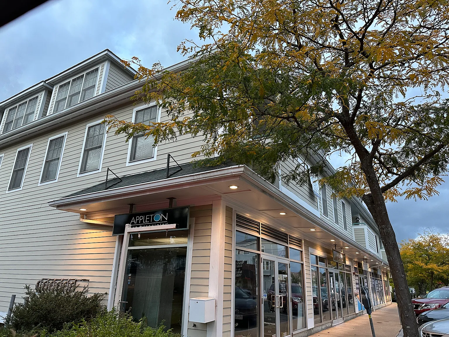 Railroad Ave, Gloucester — Photo 2