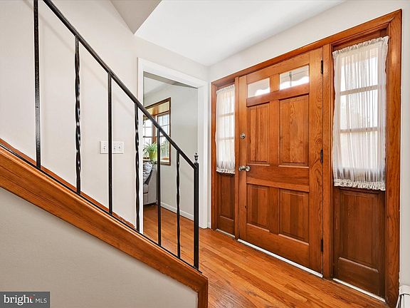 3rd image of 35 Horseshoe Blvd
