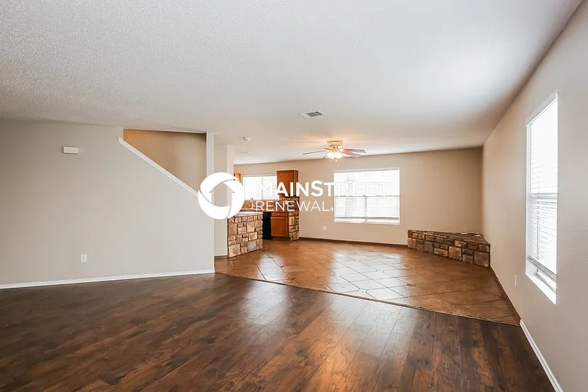 4820 Trail Hollow Dr — Photo 4