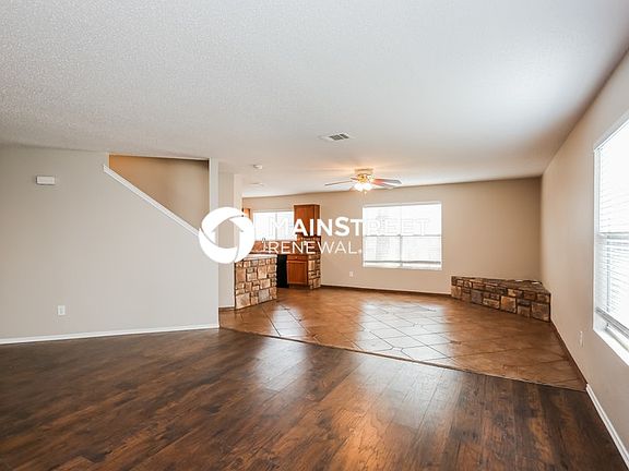 4th image of 4820 Trail Hollow Dr