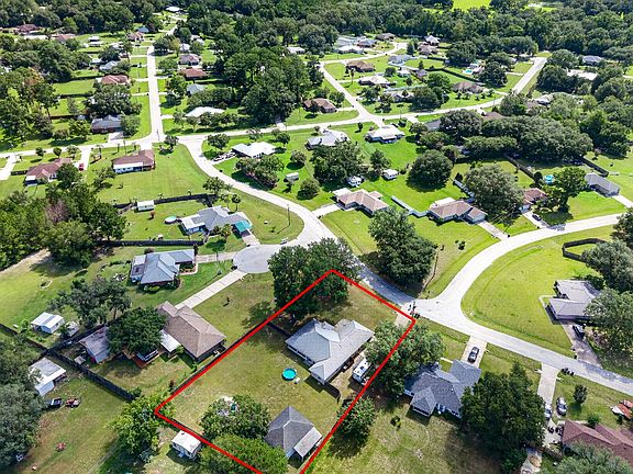3rd image of 200 SW Woodview Way