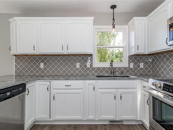 3rd image of 5131 Kapok Dr