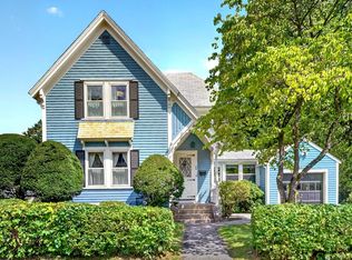 26 Hartford St, Bedford, MA 01730