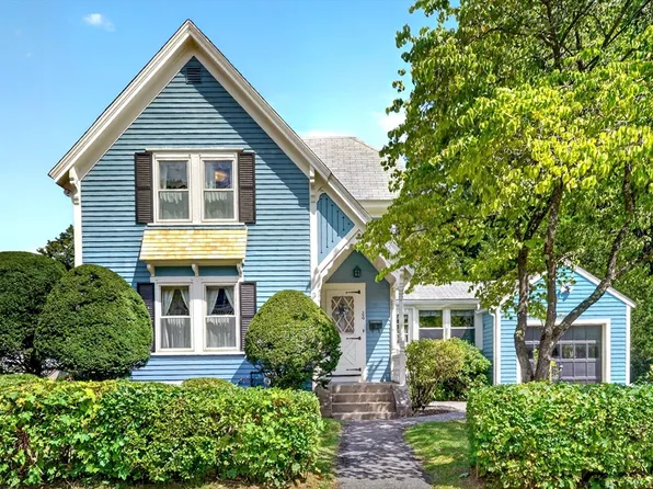 26 Hartford St, Bedford, MA 01730