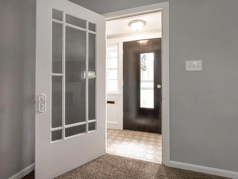 1002 Pembrook Rd — Photo 3