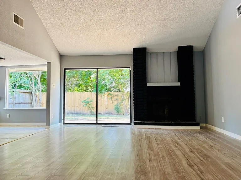 7627 Candlegreen Ln — Photo 10