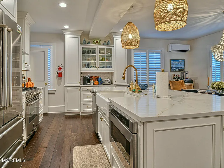 77 Asbury Ave — Photo 13