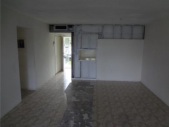 2nd image of 3020 Marcos Dr #105