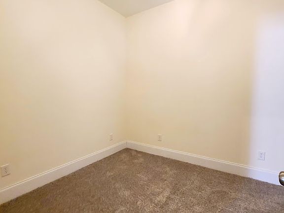 5th image of 936 Hickman Rd APT 3