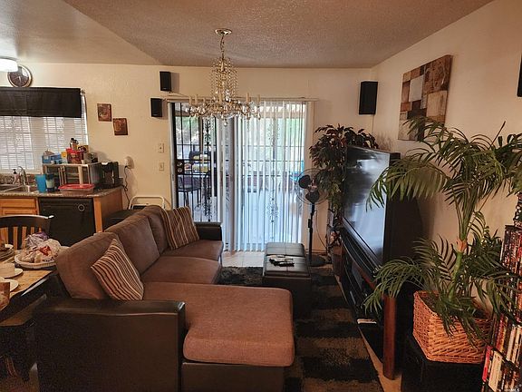 4th image of 506 Holly Street