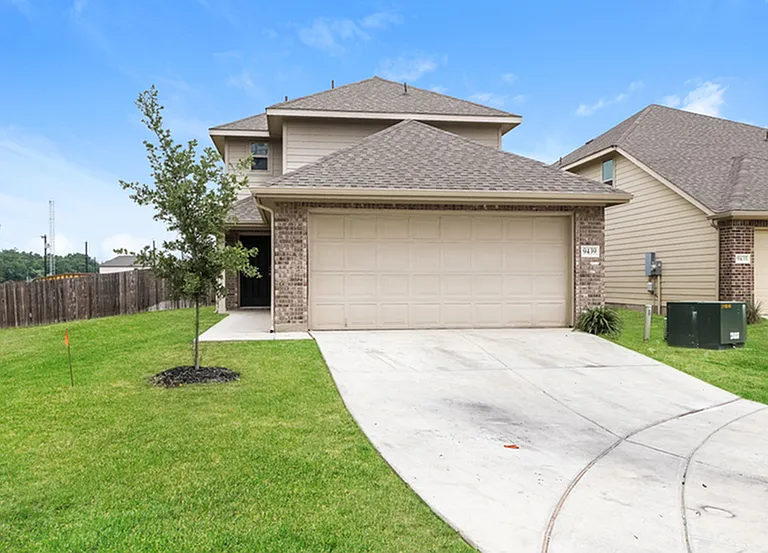 9439 Dogwood Hl — Photo 1