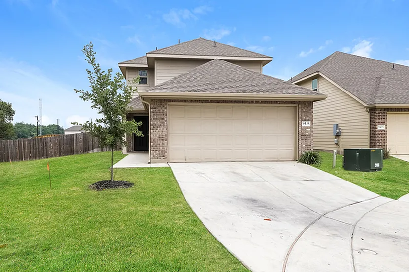 9439 Dogwood Hl