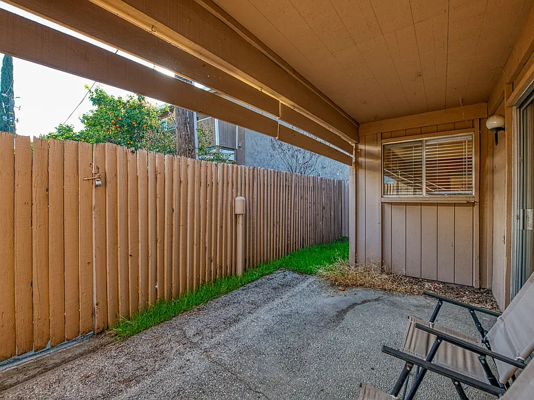 6035 N College Ave #B — Photo 31