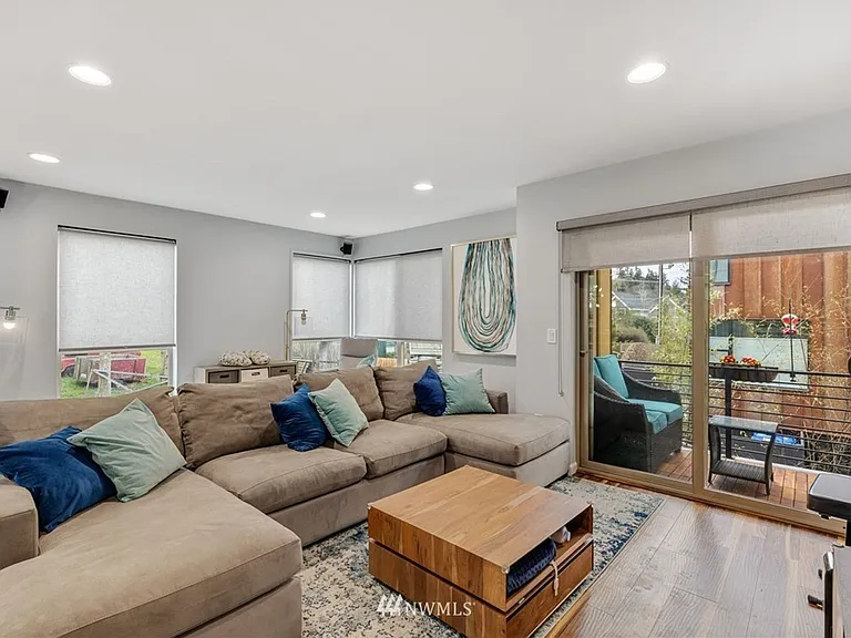 5206 Delridge Way SW #E — Photo 10