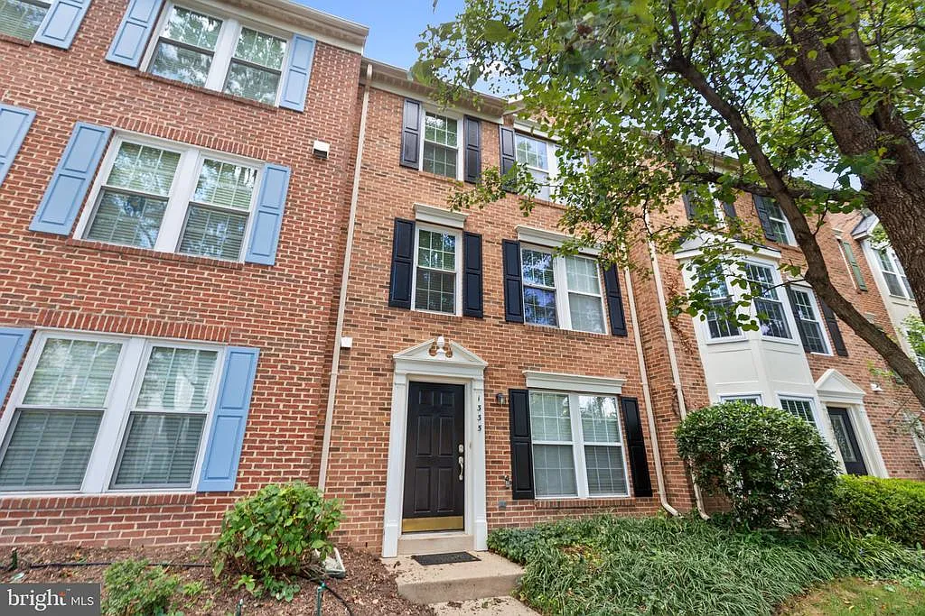 3 bed, 2.5 bath, 1740 sqft, $4,300 — Photo 2