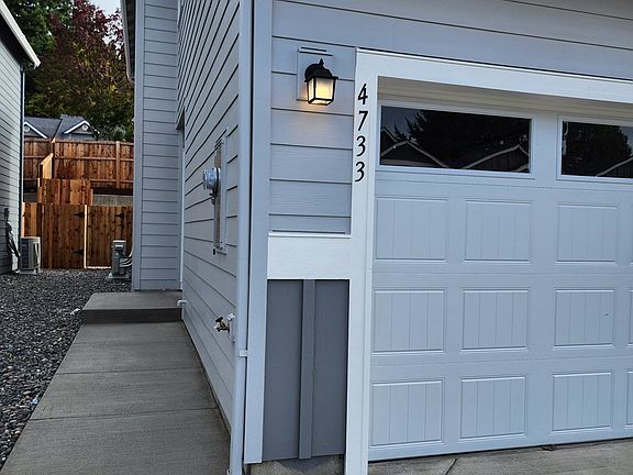 2nd image of 4733 NE 37th Ct