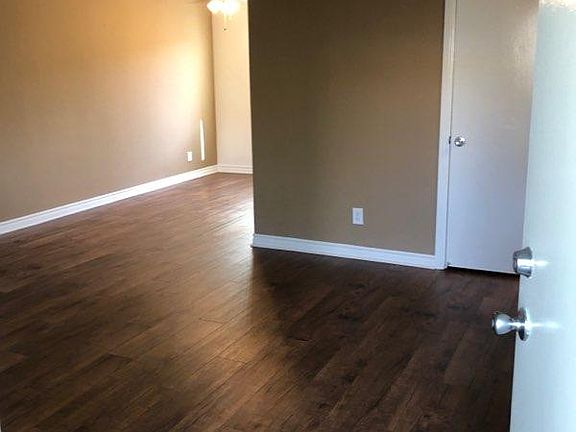 3rd image of 13435 Mulberry Dr #R71zspw5b