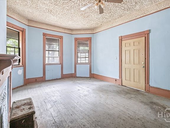 5th image of 108 W 32nd Street