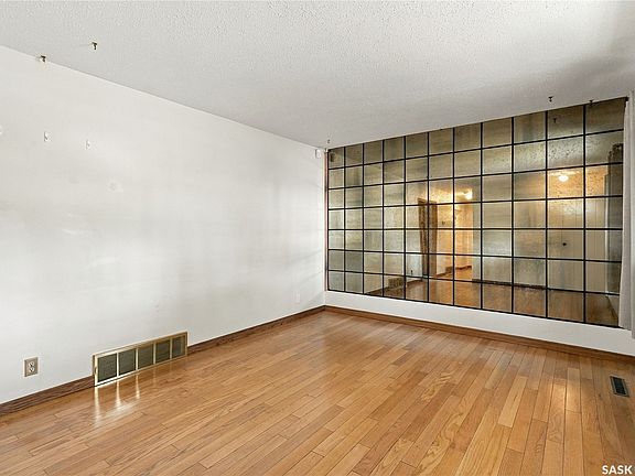 4th image of 226 U Avenue N