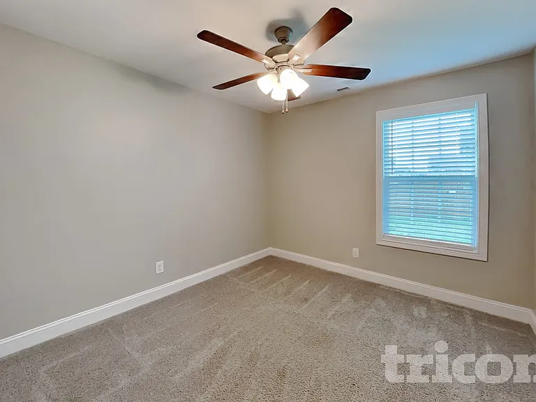 1093 Whitney Dr — Photo 11