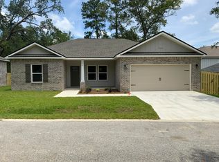 174 Laurel Oaks Dr, Freeport, FL 32439