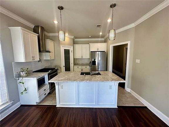 3rd image of 6060 Warrington Dr