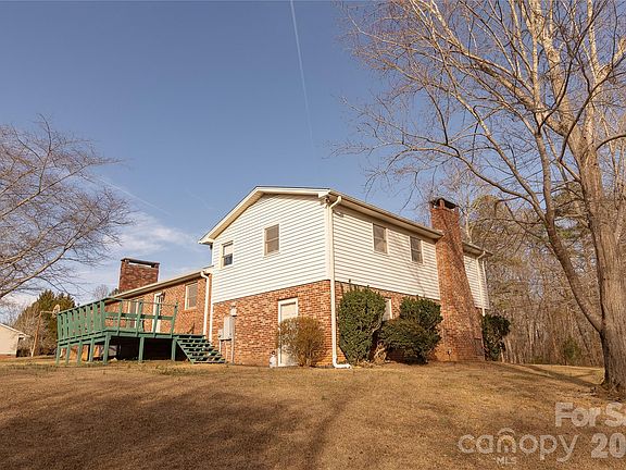 3rd image of 607 Edgewater Dr