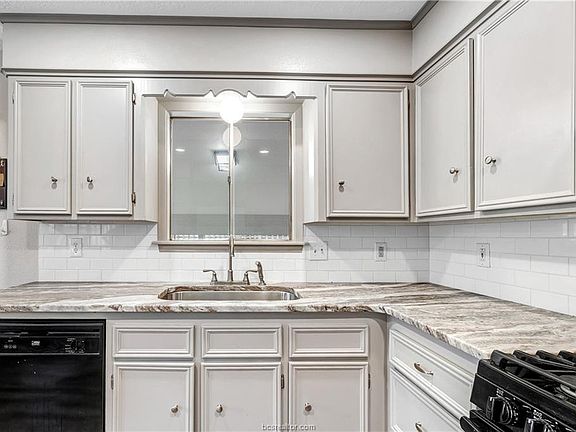 4th image of 3019 Normand Dr