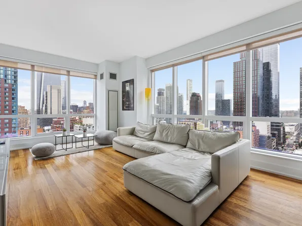 350 West 42nd Street image 2 of 10