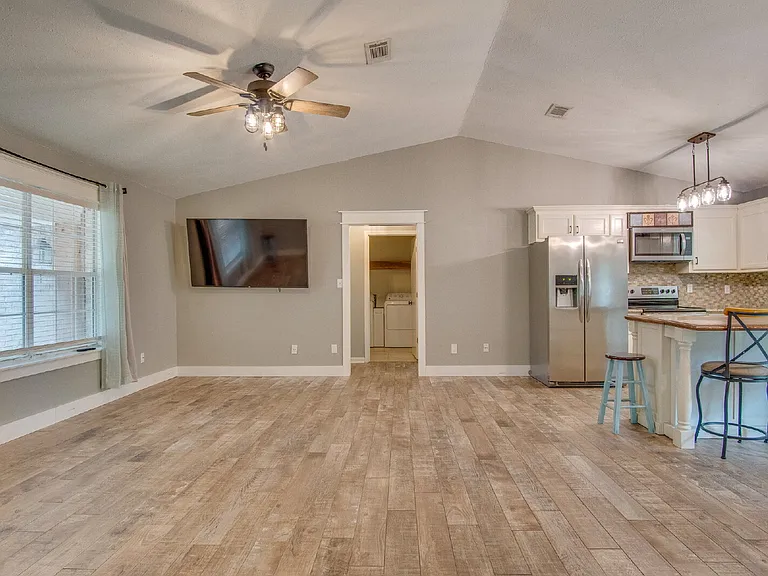 8262 Pamplona St — Photo 5