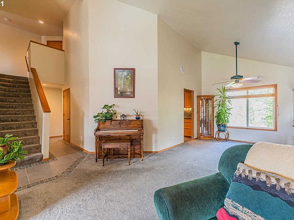 4th image of 5798 SE Lexington Dr
