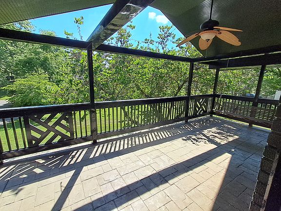4th image of 568 Valleywood Dr