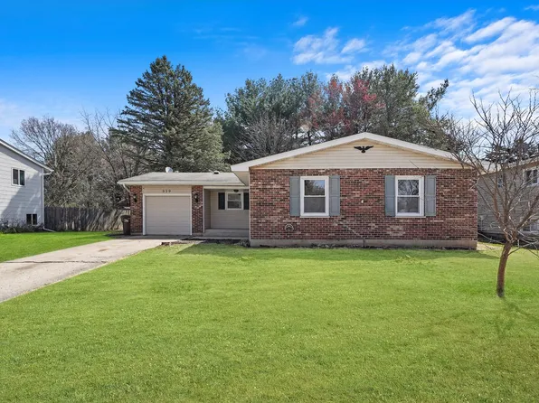 919 Darlington Ln, Crystal Lake, IL 60014