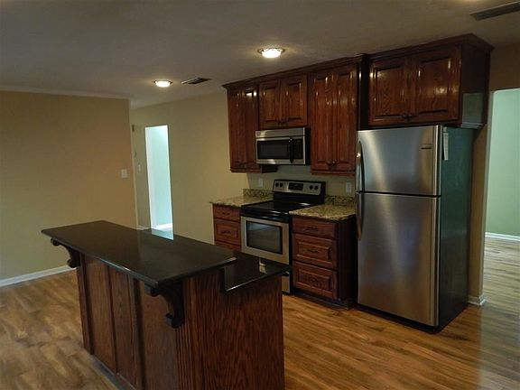 5th image of 2401 Gothic Dr