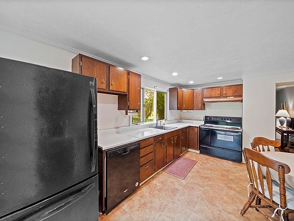4th image of 138 Lakehurst Ave